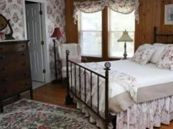 Bed & Breakfast The Cornell Inn, & The Berkshires 3*
